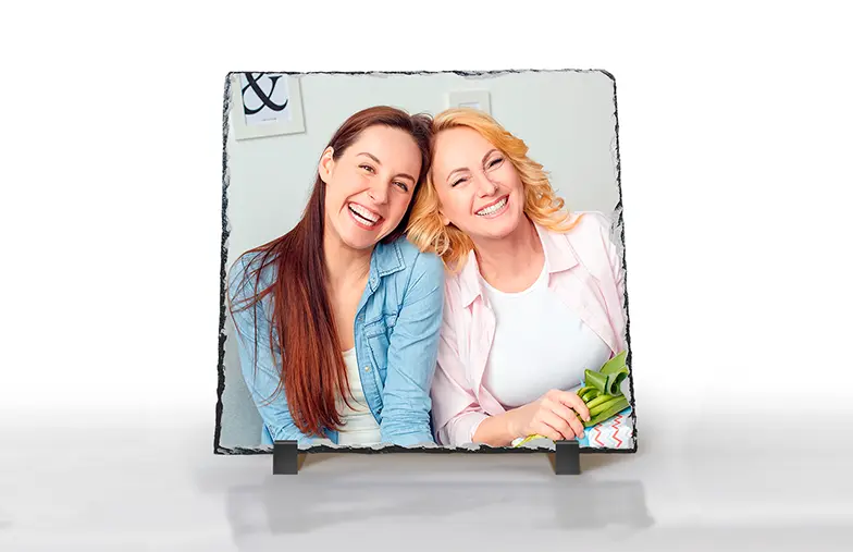 Steinfoto-Schiefer|Printerpix Personalisierte Schieferbilder Fotogeschenke für Mama|Seitenansicht eines Steinschiefers mit Baby, Mama und Papa|zwei junge Leute auf einem Stein gedruckt|Personalisiertes Geschenkstein mit gedrucktem Bild||||||